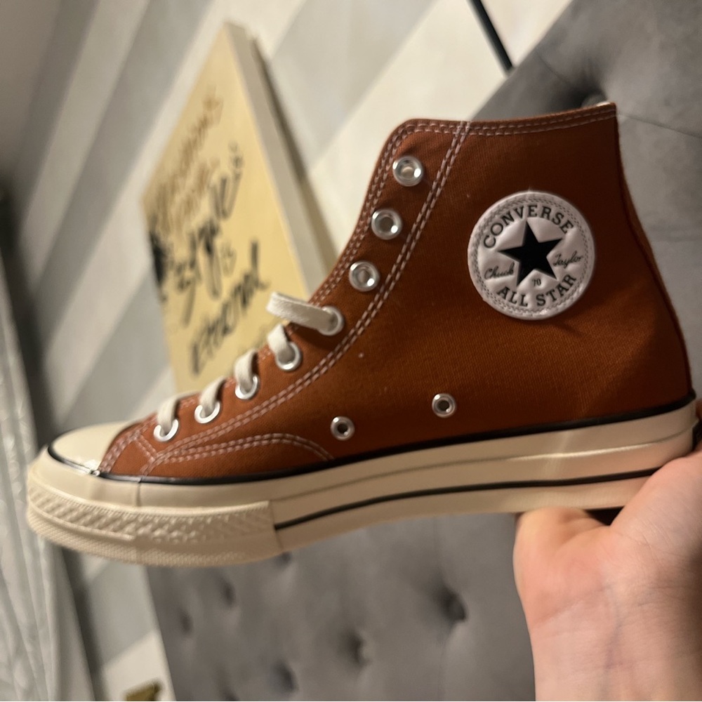 Brand new Brown Vintage Converse + box included